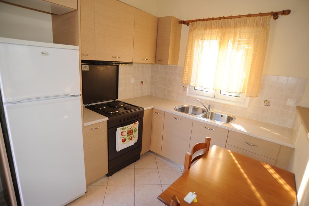 Elizabeth Apartments Frinion Екстер'єр фото